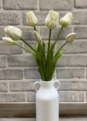 19" White Fresh Touch Tulip Bundle (4 Flowers & 3 Buds to a Bundle)